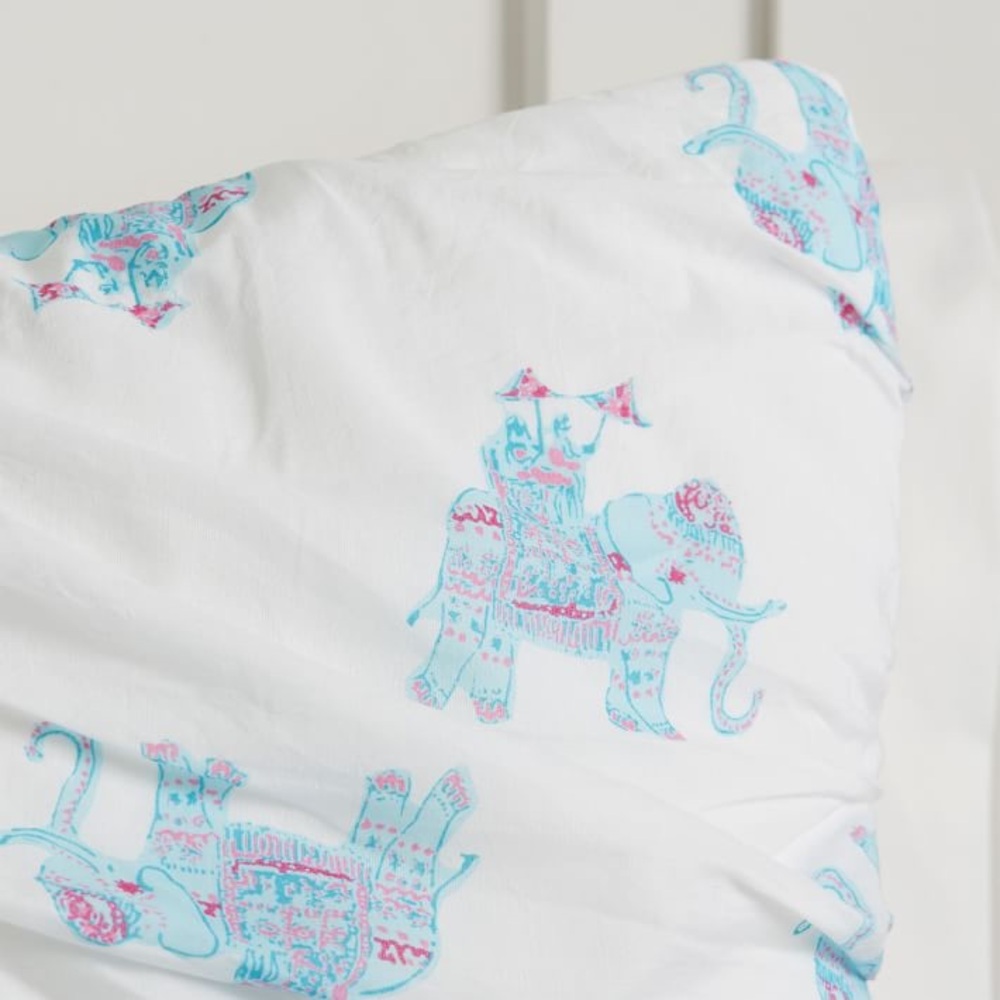Pottery barn Lilly Pulitzer Elephant Bazaar Quilt - Picture 2 of 10
